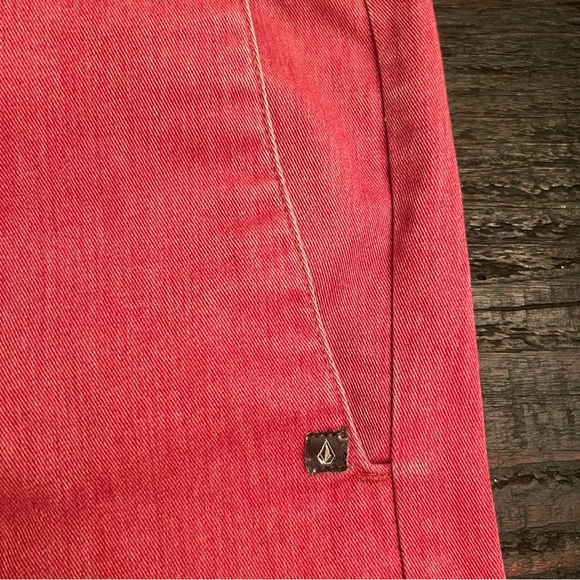 Volcom men’s shorts red size 38 - Picture 4 of 8
